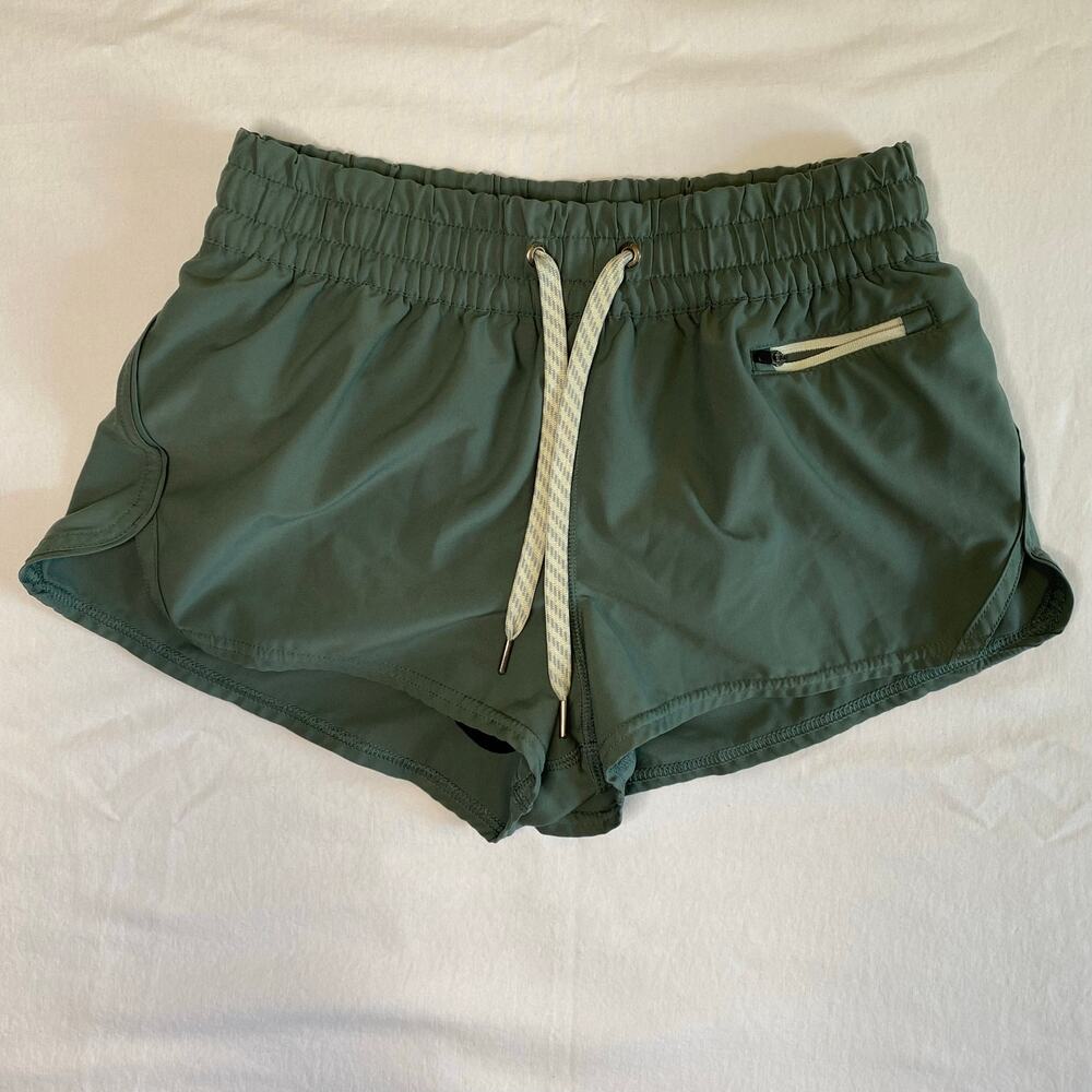 Vuori Women's Small Clementine 2.0 Shorts 2.5" Green Lined Athletic Run VW304